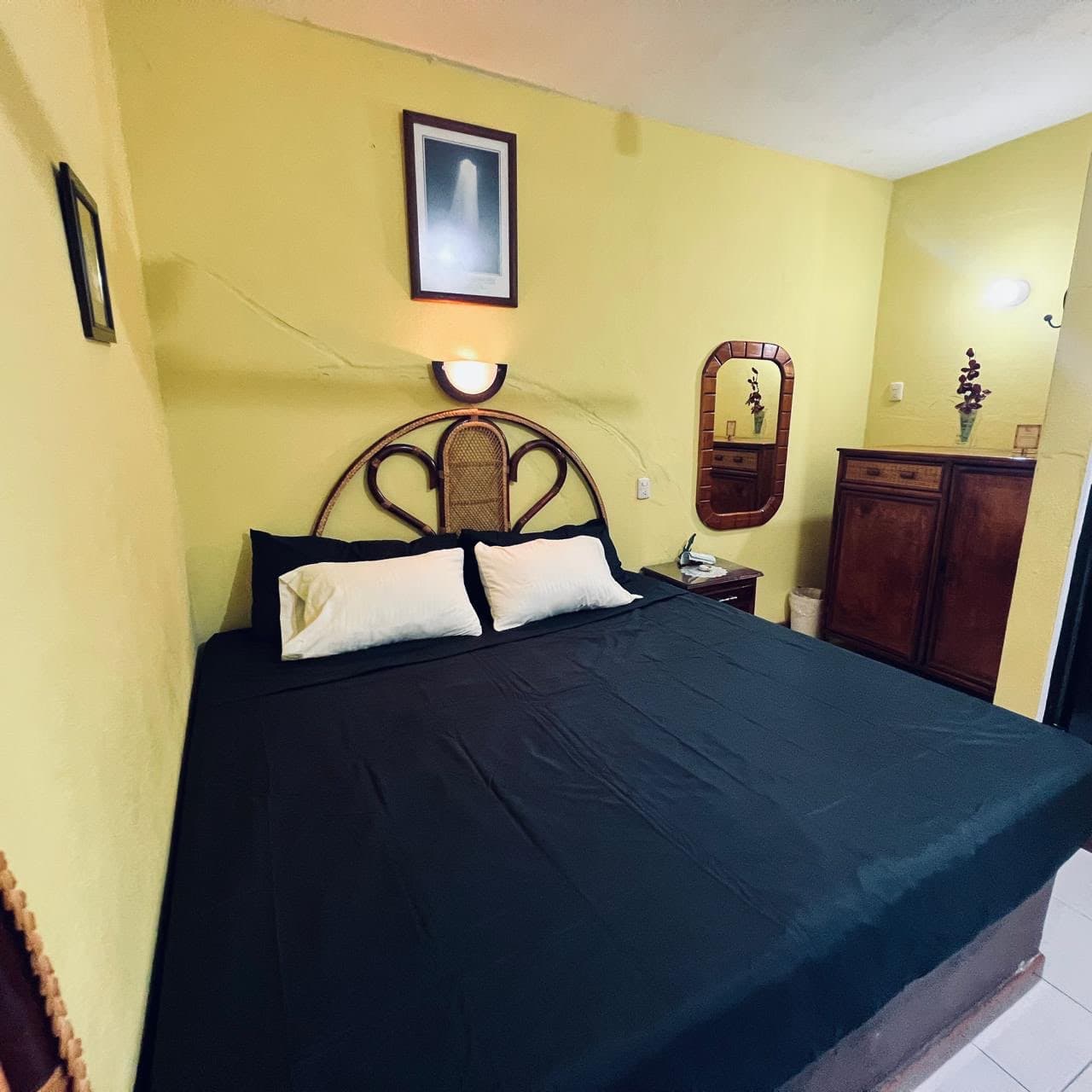 Habitación King Size con clóset y tocador